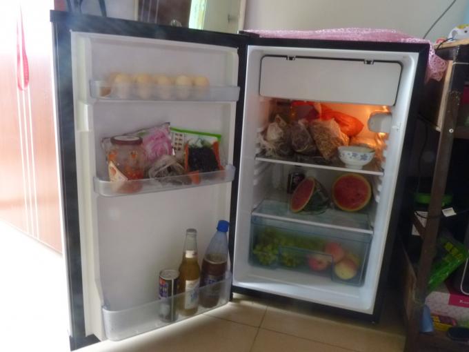 Refrigerador del cuarto de invitados del hotel mini de diversa serie