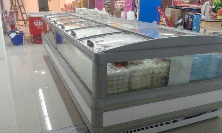 Sistema de enfriamiento remoto de la isla del supermercado los 5m del congelador lateral doble de la exhibición