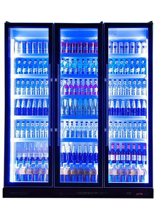 Ventilador de refrigeración Display comercial Chiller Puertas de vidrio múltiple deslumbrante Bebidas negras Display nevera