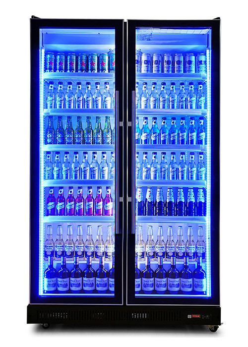 Ventilador de refrigeración Display comercial Chiller Puertas de vidrio múltiple deslumbrante Bebidas negras Display nevera