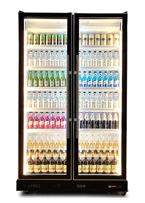 Ventilador de refrigeración Display comercial Chiller Puertas de vidrio múltiple deslumbrante Bebidas negras Display nevera