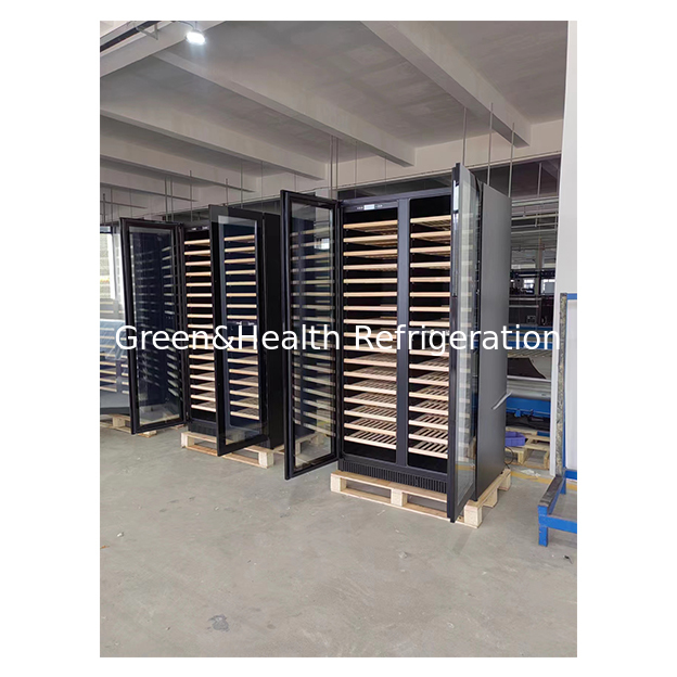 68 Botellas Dos puertas de vidrio Dos zonas de temperatura independientes Estantes de madera de roble Almacenamiento de vino tinto Congelador refrigerado