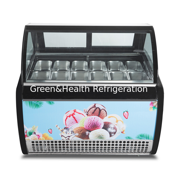 La tienda/heladería utiliza refrigeración para helados para exhibir congeladores de acero inoxidable.