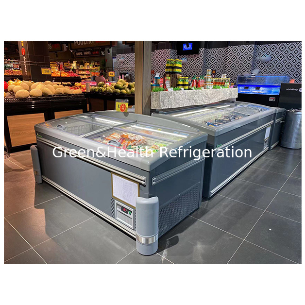 Los supermercados utilizan refrigeradores tipo isla para el almacenamiento de alimentos congelados a baja temperatura.