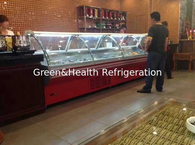 Refrigerador comercial de exhibición de deli con enfriamiento por ventilador Compresor Danfoss y diseño de vidrio curvo