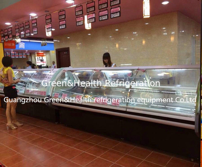 Refrigerador comercial de exhibición de deli con enfriamiento por ventilador Compresor Danfoss y diseño de vidrio curvo