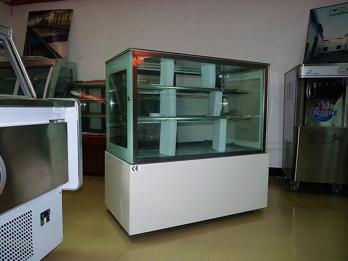 Congelador de lujo de la exhibición de la torta de la casilla blanca de la exportación caliente de Asia 1,8 metros dos capas