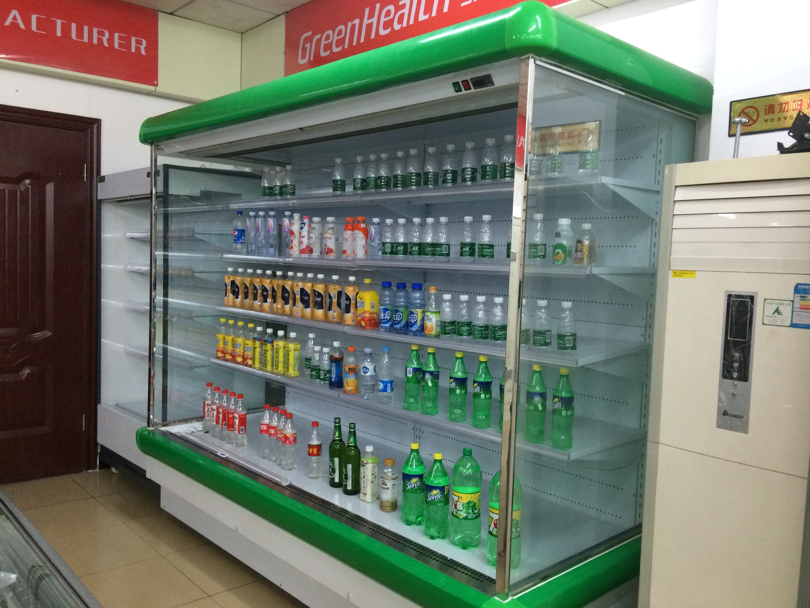 Refrigerador verde de la exhibición de Multideck, capacidad grande de los refrigeradores del colmado